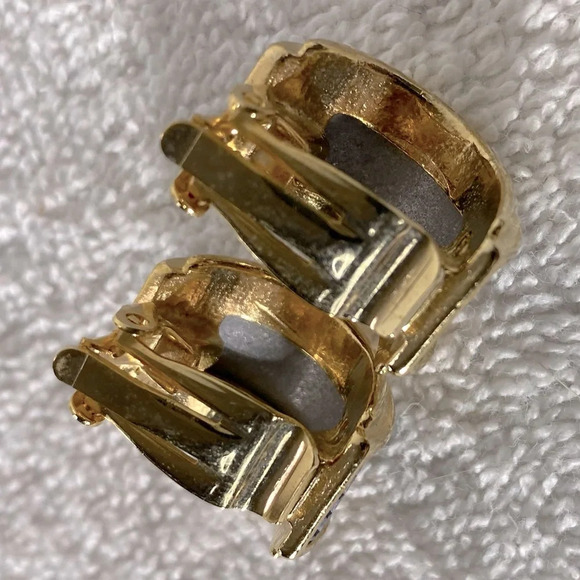 Vintage Grey Houndstooth With Gold Tone Metal Thick Small Hoop Clip On Earrings - Picture 8 of 9